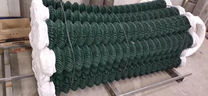 Un paquet de PVC vert-foncé a enduit le fil de maillon de chaîne.