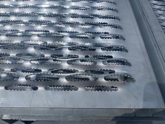 grille en acier galvanisée par contrefiche ronde de poignée de trou de 2mm pour la norme d'en de plate-forme d'escalier