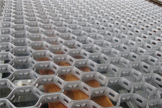 Taille personnalisée Maillage hexagonale réfractaire 1m-2m Largeur Acier à faible teneur en carbone
