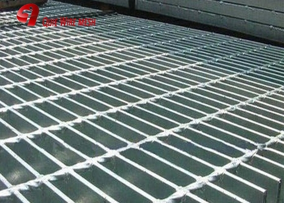 Maille discordante en acier galvanisée plongée chaude soudée adaptée aux besoins du client pour la protection