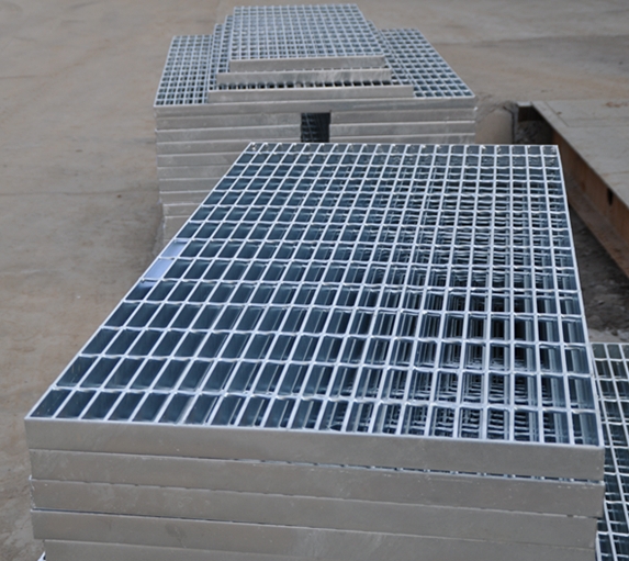 La grille en acier galvanisée résistante d'acier de barre d'incidence en métal de grille d'allée a crénelé la maille en acier 3