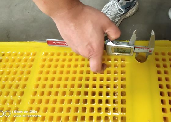 Écran de tamisage en polyuréthane robuste pour l'exploitation minière, matériau en polyuréthane durable pour le criblage dans les opérations minières