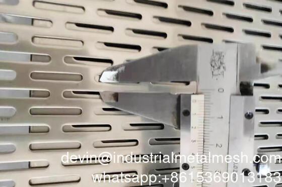 Tôle d'aluminium perforée bon marché fabriquée en Chine, tamis métallique perforé pour grille de haut-parleur