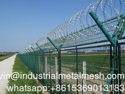 900 mm bobine galvanisée Concertina Razor Barbed Wire Bto-22 pour des solutions de clôture sécurisées