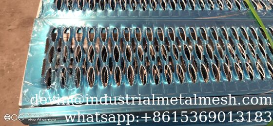 Grille caillebotis en acier galvanisé antidérapant dentelé pour environnements difficiles