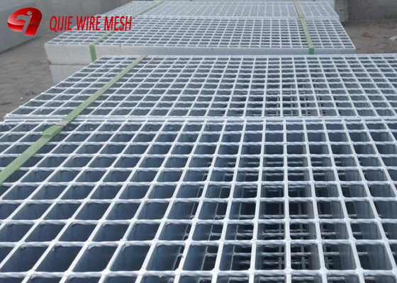 Barre d'acier de zingage râpant la grille à faible teneur en carbone de drain de plancher de passage couvert pour le matériau de construction