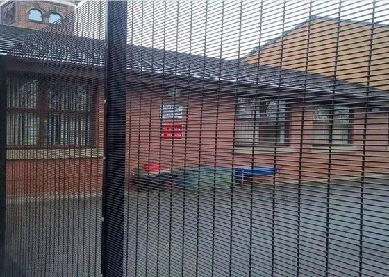 Le jardin clôturant le PVC a galvanisé le grillage soudé par 868 Panles 8" » ouverture de trou X2