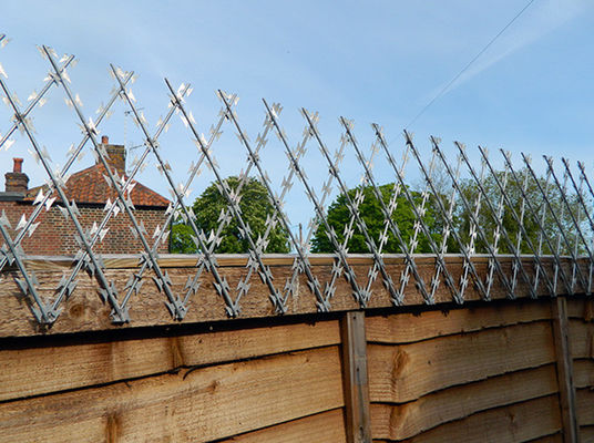 Bto série Concertina Razor Wire Mesh Trellis Excédent militaire
