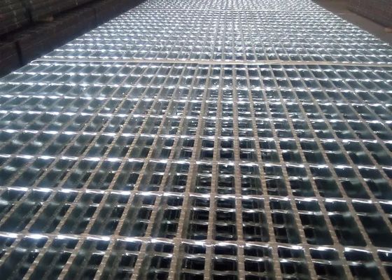 Passage couvert en aluminium de grille galvanisé par 8MM en métal de l'épaisseur 0.3MM- râpant l'anti acide