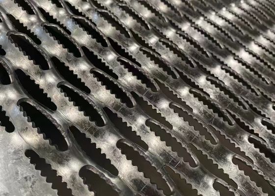 30x100 soudé Mesh Galvanized Steel Grating Square a tordu la barre de traverse