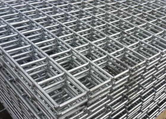 Le grillage soudé par électrodéposition de zinc lambrisse 4x4 pour la décoration de construction