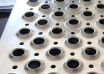 2MM inoxydables ont galvanisé 240 X 4020MM discordants en acier/anti plats de bande de roulement de glissement