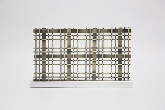 Réseau de fil de fer tissé décoratif à trou carré à crochets pour armoires