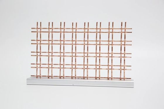 Réseau de fil de fer tissé décoratif à trou carré à crochets pour armoires