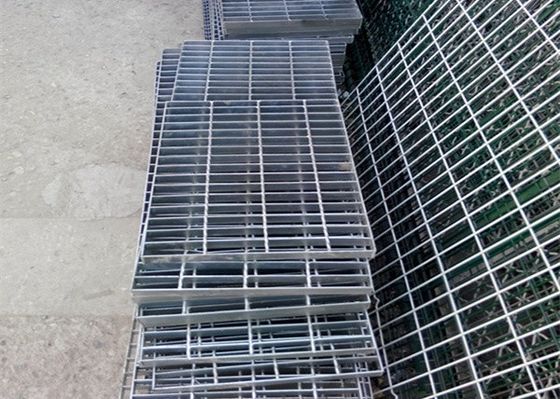 Matériau de construction chemins de fer industriels Barre de grille en acier plateforme galvanisée DIP chaude grille en acier
