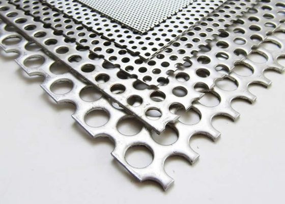 Fabrication d'acier au carbone avec un trou rond et une grille métallique perforée