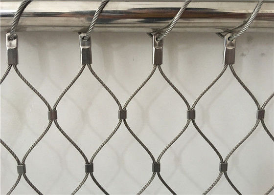 Une piscine de haute qualité, un réseau de clôtures en fer, un réseau de câbles en acier inoxydable, un réseau de clôtures de zoo, un réseau de clôtures américain.