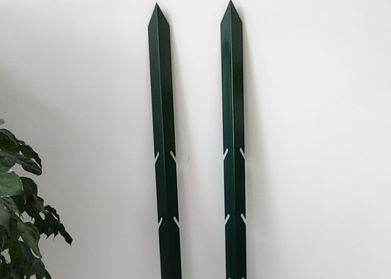 L'amorce vert-foncé d'angle de fer peignent des piquets d'acier au carbone de 2ft que Coforming est 2074-1992