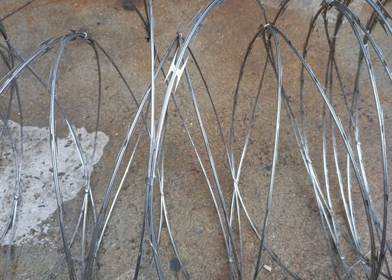 5% de réduction sur le PVC PE enduit galvanisé fil barbelé à haute résistance pour protection