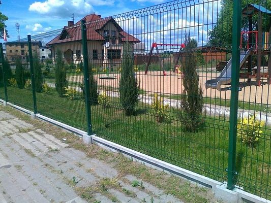 Perimètre de sécurité du jardin 0,4 mm Clôture métallique incurvée 3d filet de fil de fer en forme de pêche
