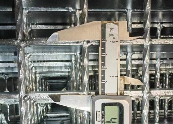 Matériau de construction grille en acier inoxydable galvanisée à chaud pour couverture de tranchée de drainage