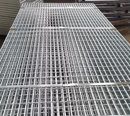 La grille en acier galvanisée résistante d'acier de barre d'incidence en métal de grille d'allée a crénelé la maille en acier