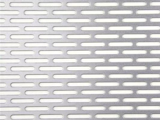 Fermeture en acier galvanisé perforé avec des dimensions de 1,2 x 2,4 m