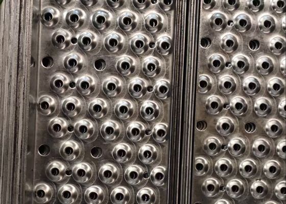 La sécurité 96" en aluminium de longueur quadrillé plaque l'anti dérapage perforé a embrévé le métal de trou résistant