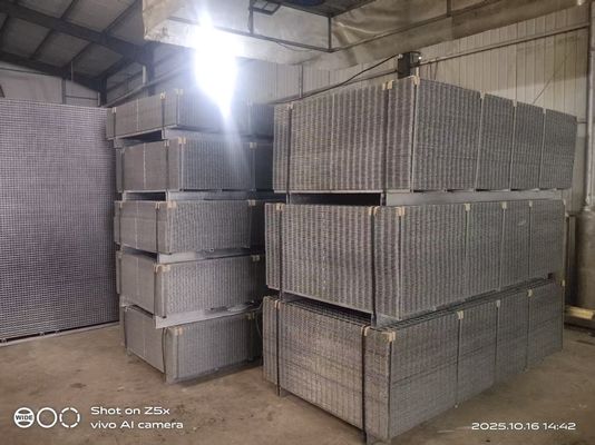 Panneau de treillis métallique soudé de construction durable revêtu de zinc