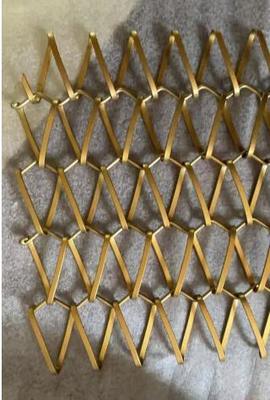 Panneaux en treillis métallique décoratif en spirale à maillons en laiton satiné de 3 mm pour rideaux