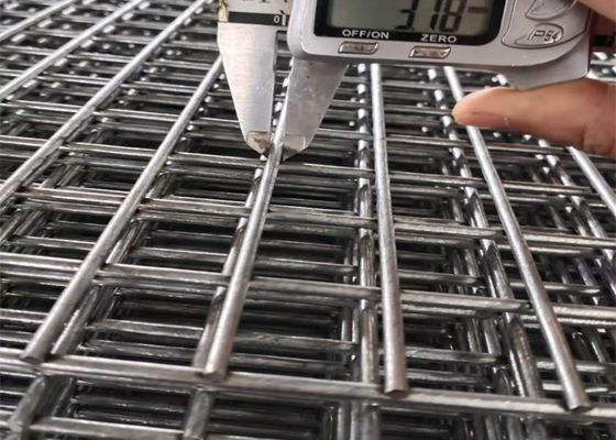 Le PVC a enduit 3D a courbé la barrière Panel Triangle Bending clôturent le >= 100 mètres carrés