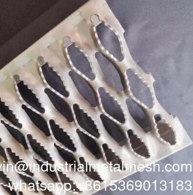 Grille de sécurité perforée en acier antidérapant Grille de sécurité à poignée de diamant Grille de support de trottoir Matériau de trottoir de sécurité de planche pour trottoir de plateforme