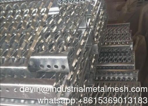 Grille à poignée serrée en aluminium avec trous perforés en diamant pour les marches d'escalier