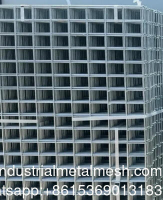 Le fil soudé Mesh Panels 1.2x2.4m a galvanisé le métal 2" de tôle d'acier de 4x8ft des trous