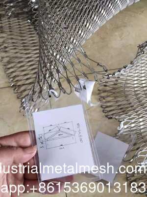 Vente en gros 80*80MM 2MM Diamètre de fil Maille de câble en acier inoxydable 316 en forme de diamant pour la sécurité des héliports Tissée coupée sur mesure