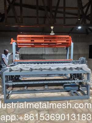 Équipement de clôture de bétail Machine de fabrication de treillis métalliques Tracé de fil d'acier Type normal Jointe de charnière Machine de fabrication de clôture de champ de cerf