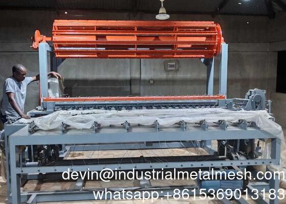 Équipement de clôture de bétail Machine de fabrication de treillis métalliques Tracé de fil d'acier Type normal Jointe de charnière Machine de fabrication de clôture de champ de cerf