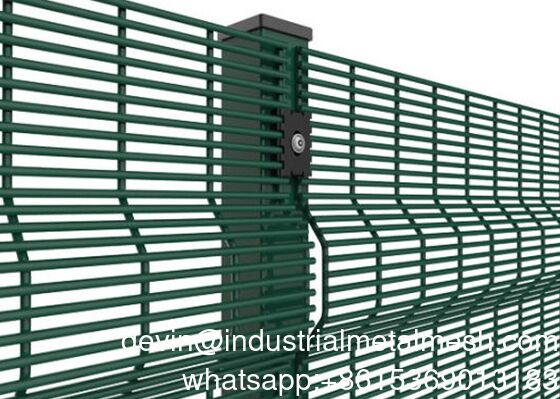 Clôture anti-escalade haute sécurité 358 pour les prisons et les aéroports industriels Treillis et portes de périmètre Catégorie de produit Clôture 358 Clôtures de haute sécurité Clôture métallique en maille