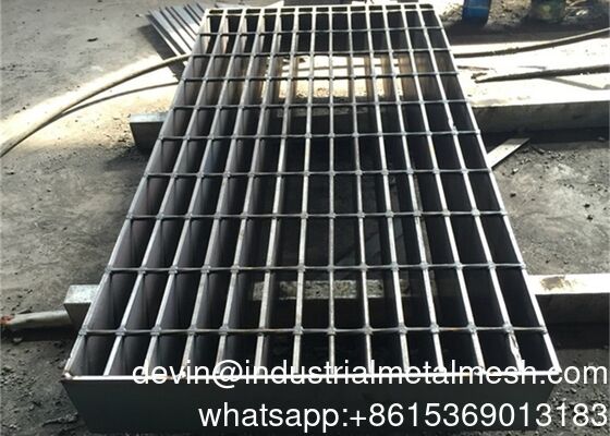 OEM Grille en acier soudé économique de haute qualité populaire pour la circulation piétonne, le couvercle de drainage et le plancher léger