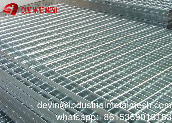 Grille en acier soudée par presse résistante G655 largement utilisée pour le quai de chargement de camions et la plate-forme offshore