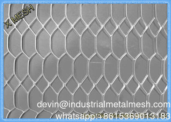 Couche en poudre de PVC Maillage métallique étendu ISO Galvanisé Maillage métallique étendu Fabrication de maillage décoratif