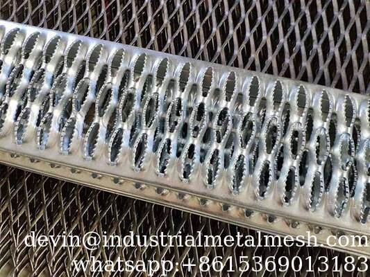 Réglage de la grille de sécurité des marches d'escalier