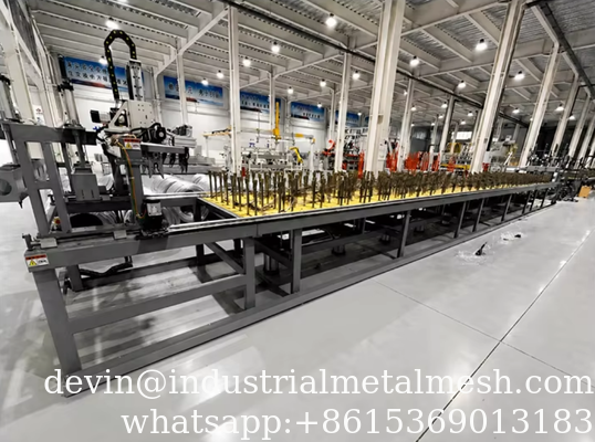 Ligne de production entièrement automatique de treillis anti-char Putanka pour le tissage de fils d'obstacles
