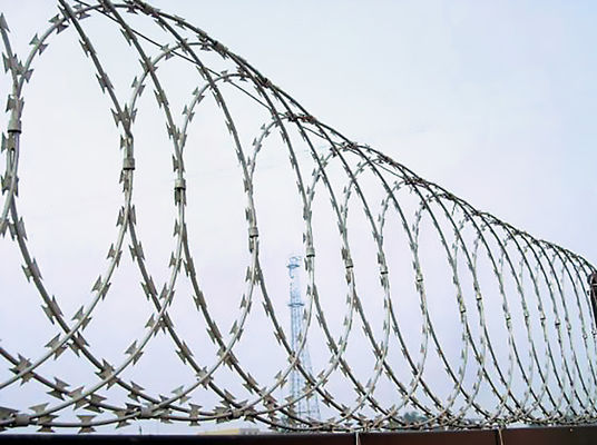 Fil de fer barbelé concertina BTO-22 à profil plat 0,5 mm