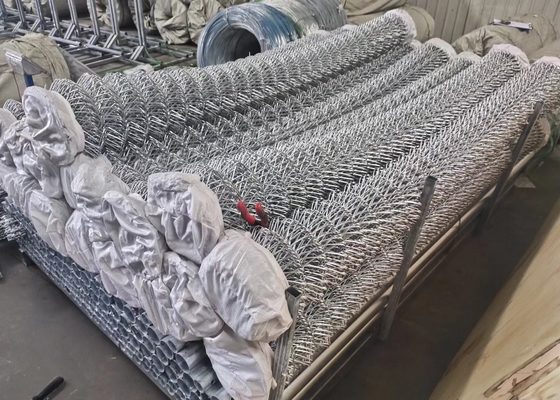 Tissu enduit de barrière de maillon de chaîne de PVC de noir commercial pour la barrière de sports d'école