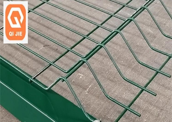 La ferme a utilisé la poudre incurvée de grillage soudé par Metal3D enduite