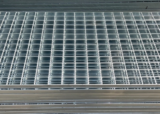 La grille en acier galvanisée résistante d'acier de barre d'incidence en métal de grille d'allée a crénelé la maille en acier