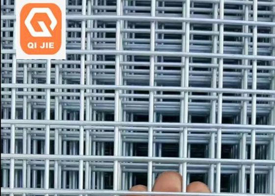 Le PVC soudé perforé de Mesh Roll For Fence Panel de fil a enduit