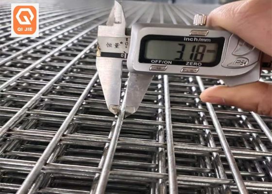Le fil soudé perforé Mesh Roll For Fence Panel a galvanisé