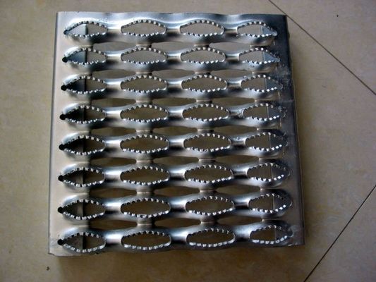 Grille maximum de sécurité de contrefiche de poignée de 6000mm pour des rampes et des plate-formes de bandes de roulement d'escalier